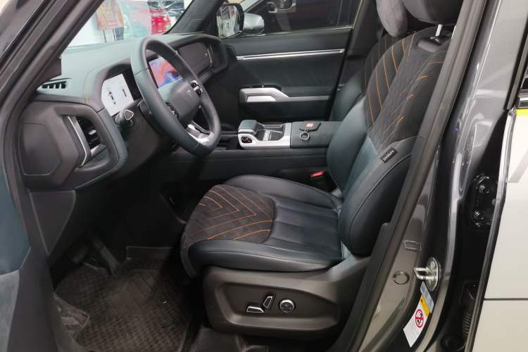 Used Deepal G318 2024 Four-Wheel-Drive Air Suspension Model
