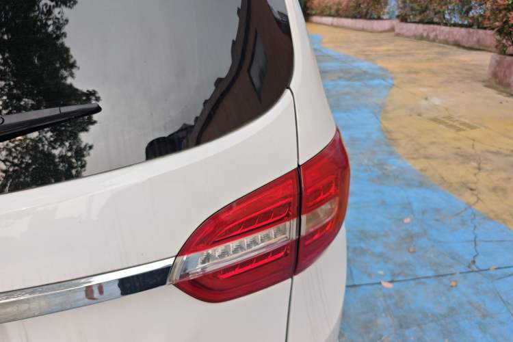 Used Buick GL8 2017 25S Comfort Version China V Standard Right Rear Taillight