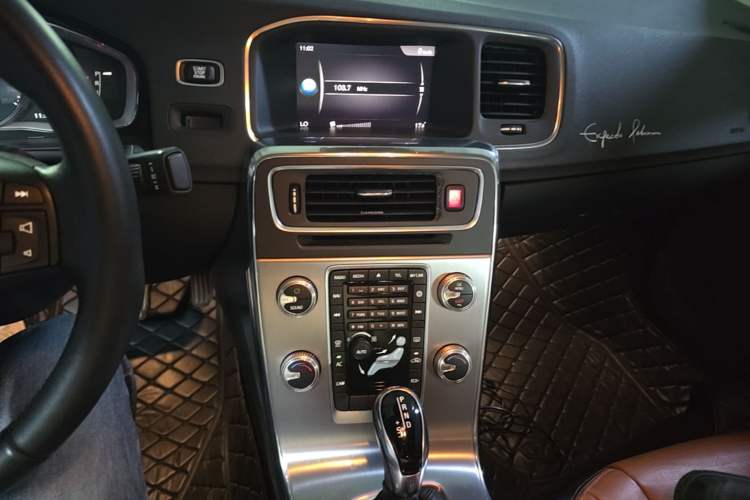 Used Volvo S60 2019 S60L Facelift T5 Intelligent Advanced Edition
