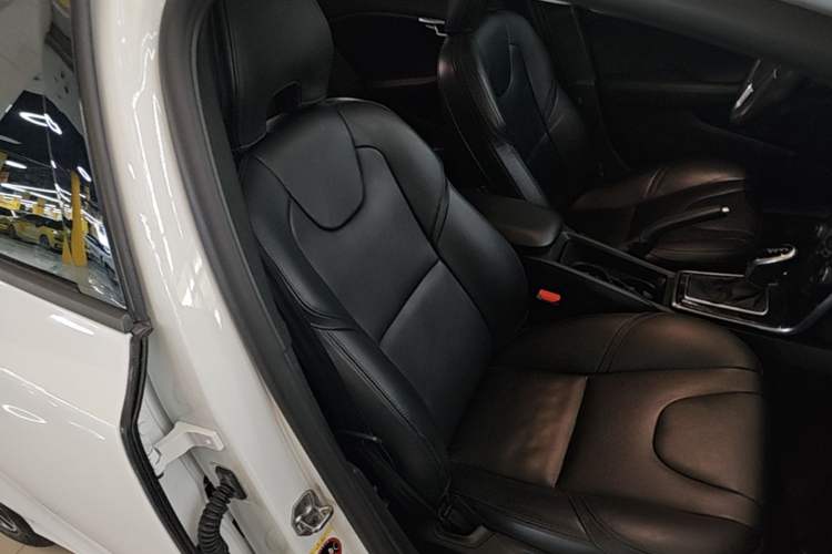 Used Volvo V40 2017 T3 Zhiyi Edition Right Front Seat