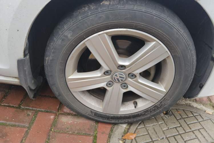 Used Volkswagen Golf 2017 230TSI Automatic Comfort Edition – Celebrating Milestone of One Million Units Right Front Wheel Hub