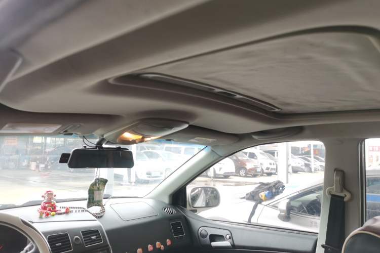 Used Roewe W5 2014 1.8T 2WD Automatic Tharu Special Edition
