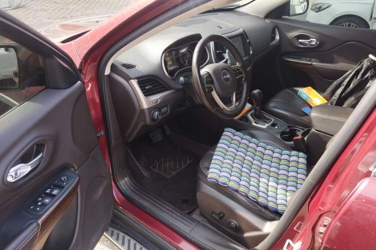 Used Jeep Cherokee 2016 2.0L Superior Edition Driver Seat