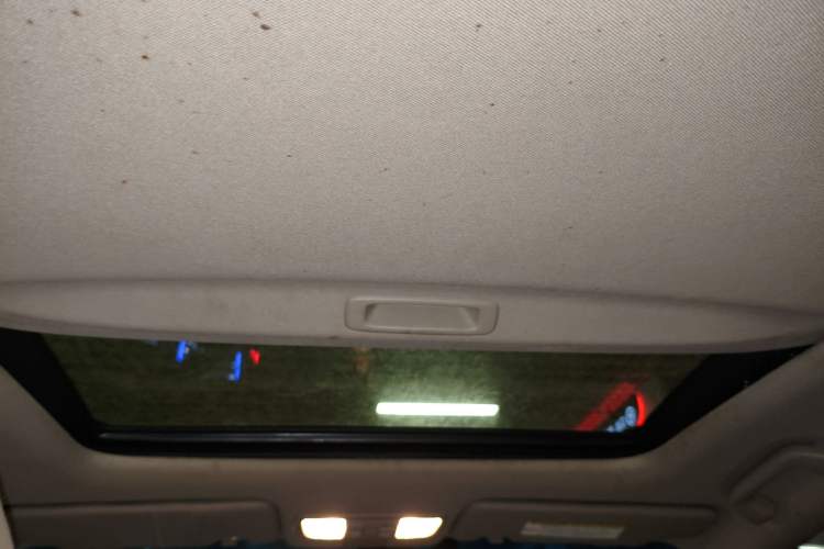 Used Honda Crider 2013 1.8L automatic luxury edition Headliner