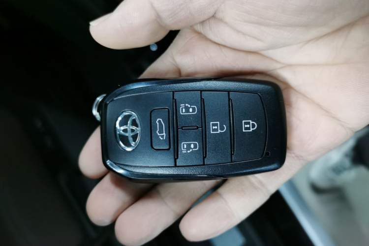 Used Toyota Granvia 2026 Model 2.5L Hybrid Prestige PLUS Four-Wheel Drive Edition
