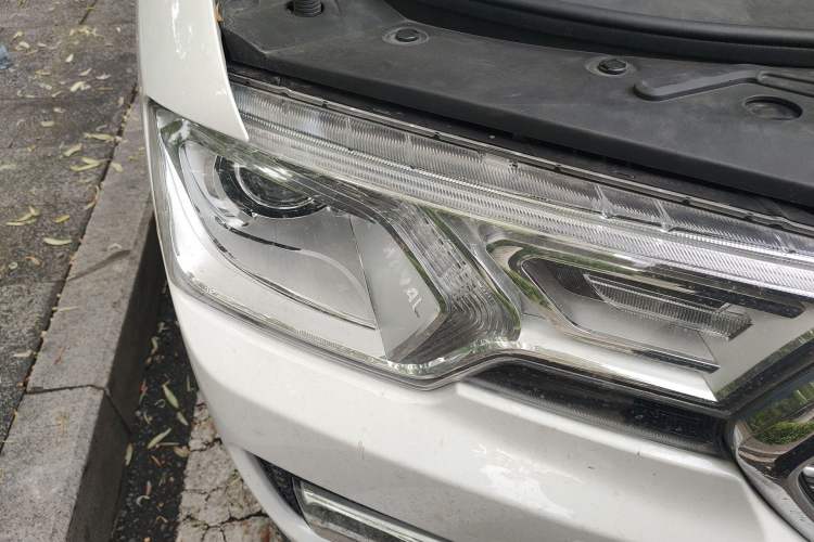 Used Haval H7 2016 Blue-Label H7 2.0T Automatic Luxury Model Right Front Headlight