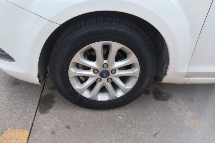 Used Ford Focus 2013 Hatchback Classic 1.8L Automatic Base Model Left Front Wheel Hub