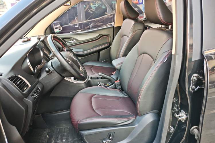 Used Baojun 560 2015 1.8L manual luxury version
