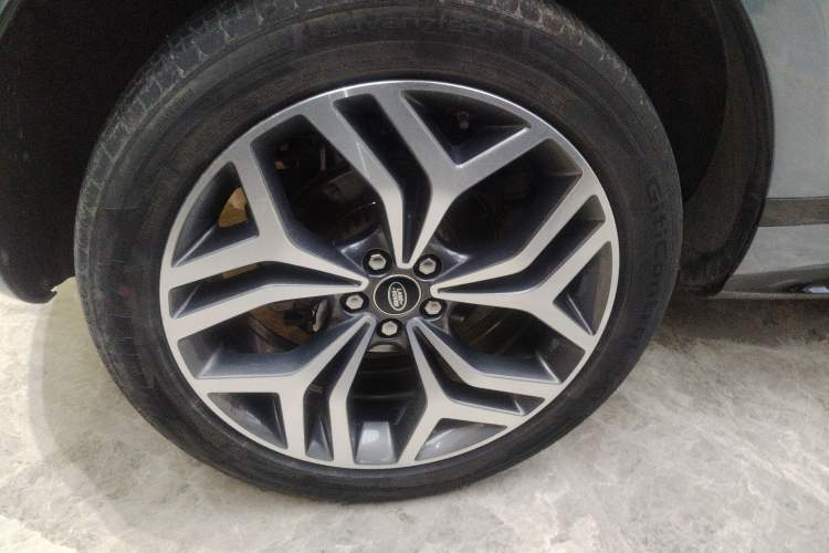 Used Land Rover Range Evoque 2020 249 PS R-DYNAMIC SE Sport Technology Edition Right Rear Wheel Hub