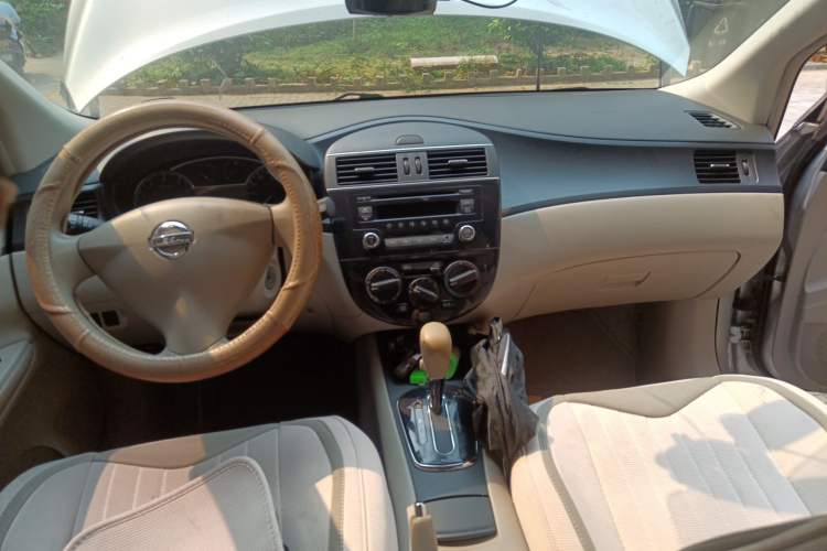 Used Nissan Tiida 2011 1.6L CVT Comfort Model Center Console