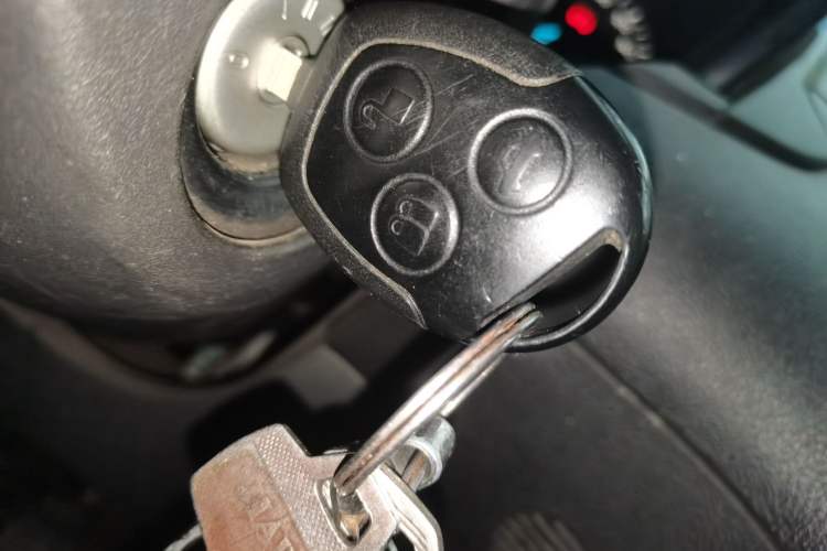 Used Ford Transit 2019 2.0T Diesel Multi-Purpose Commercial Vehicle Short Wheelbase Low Roof 6-Seater China VI Standard
