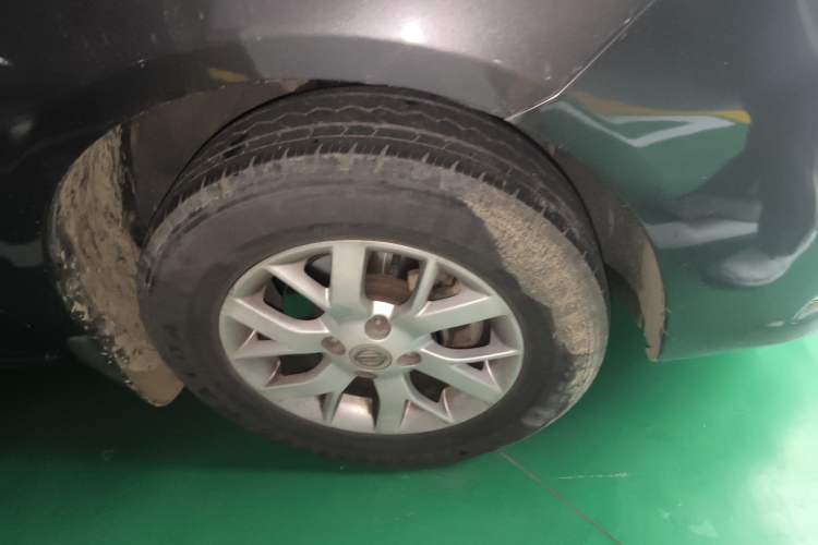 Used Nissan Sunny 2014 1.5XE Manual Elite Edition Right Front Wheel Hub