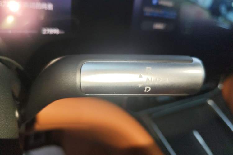 Used Hima AITO M9 2024 Range-Extended Ultra Version 42 kWh 6-Seater Model Gear Lever