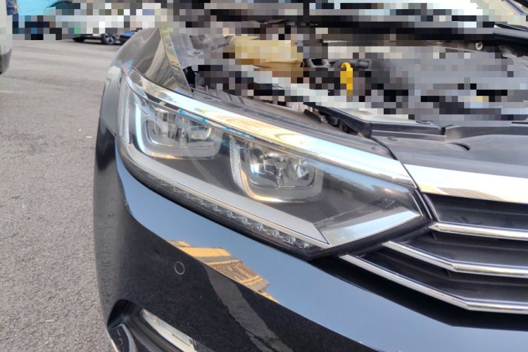 Used Volkswagen Magotan 2017 330TSI DSG Luxury Model Right Front Headlight