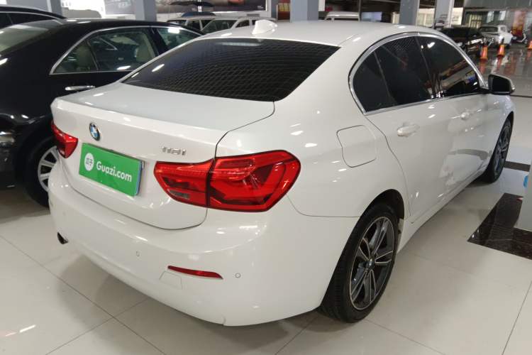 Used BMW 1 Series 2019 118i Fashion Model Rear Right 45 Deg