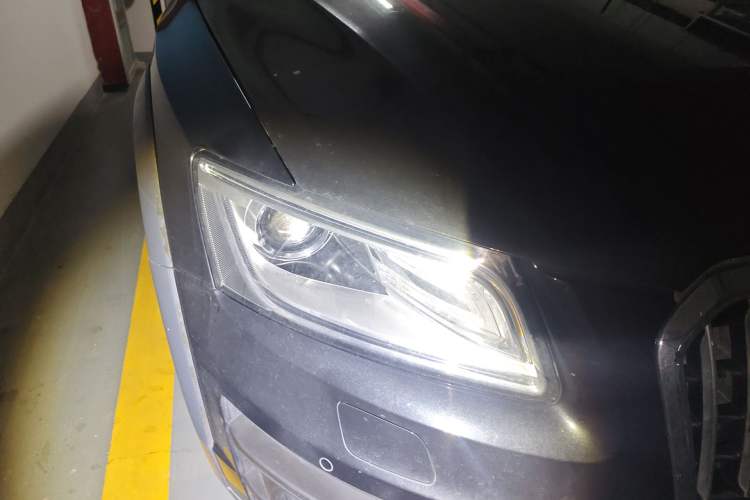 Used Audi Q5 2018 Collector's Edition 40 TFSI Technology Model Right Front Headlight