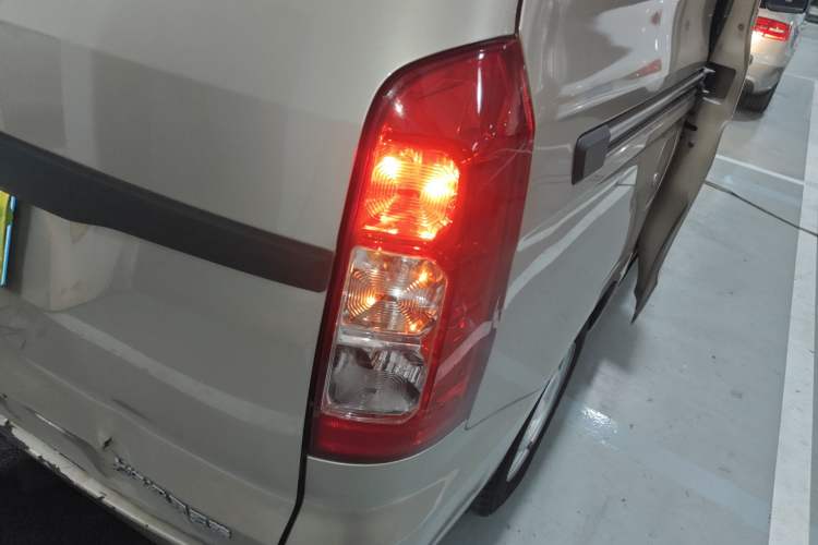 Used Wuling Hongguang V 2019 1.5L Jingqu Version China VI LAR Exterior 3