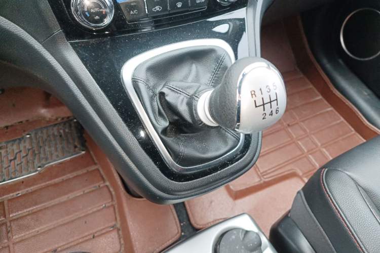 Used Haval H6 2013 Upgraded Model 1.5T Manual Two-Wheel Drive Elite Version