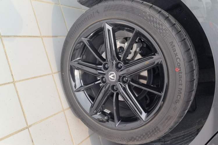 Used CHANGAN UNI-V 2023 1.5T Prestige Model Right Rear Wheel Hub