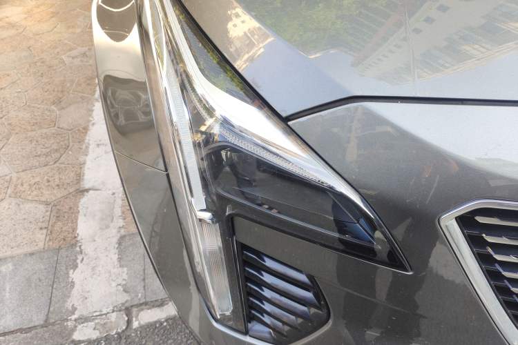 Used Cadillac XT4 2018 28T Two-Wheel Drive Tech Version