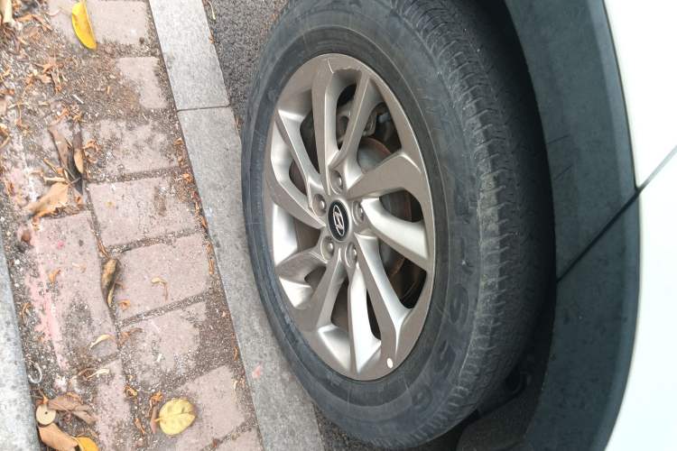 Used Hyundai Tucson 2015 1.6T Dual-Clutch Two-Wheel-Drive Smart Model Right Rear Wheel Hub