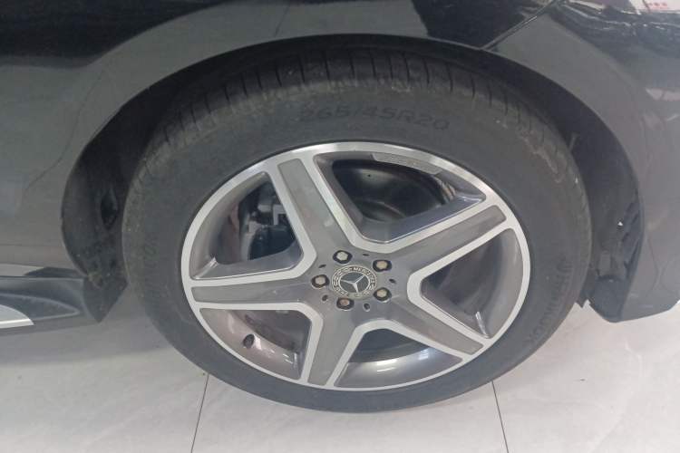 Used Mercedes-Benz GLE 2017 GLE 400 4MATIC Right Front Wheel Hub