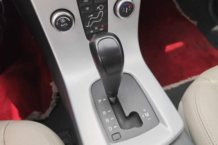 Used Volvo C30 2012 2.0L Aktiv Dynamic Package Edition Gear Lever