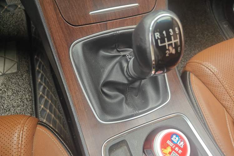 Used Baojun 560 2017 Rhythmic Edition 1.5T Manual Premium Model Gear Lever