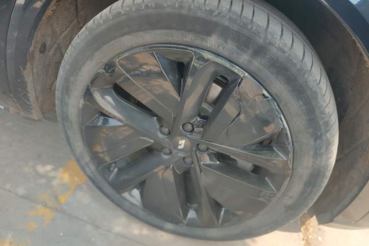 Used Li Auto L9 2022 Max model Right Front Wheel Hub