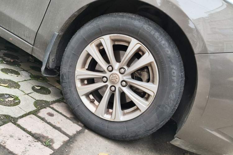 Used Buick GT 2016 15N Automatic Entry-Level Trim Right Front Wheel Hub