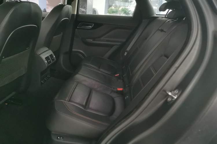 Used Jaguar F-PACE 2016 2.0T Two-Wheel Drive Urban Luxury Edition
