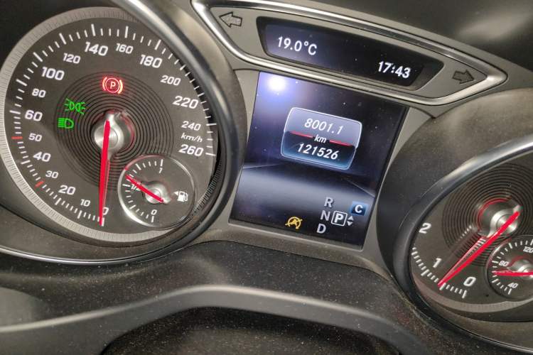 Used Mercedes-Benz GLA 2018 GLA 200 Fashion Model Odometer Close Up