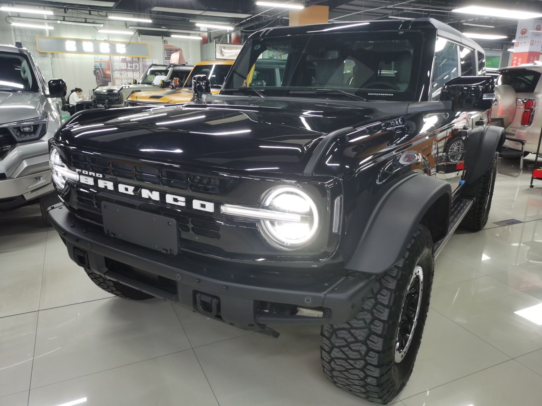 Под передней частью автомобиля