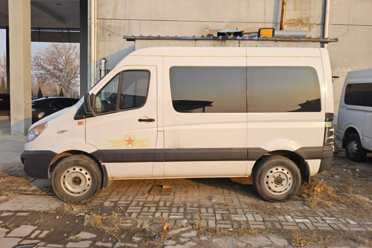 Used JAC Group Sunray 2022 2.0T Fuel-Efficient King PLUS Express Version Short Wheelbase 6-7 Seater – HFC4DB3-2E4 Left Side