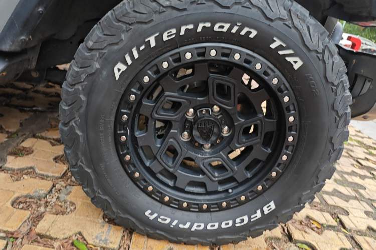 Used Jeep Wrangler 2019 2.0T Sahara Four-Door Version China VI Emission Standard Right Front Wheel Hub