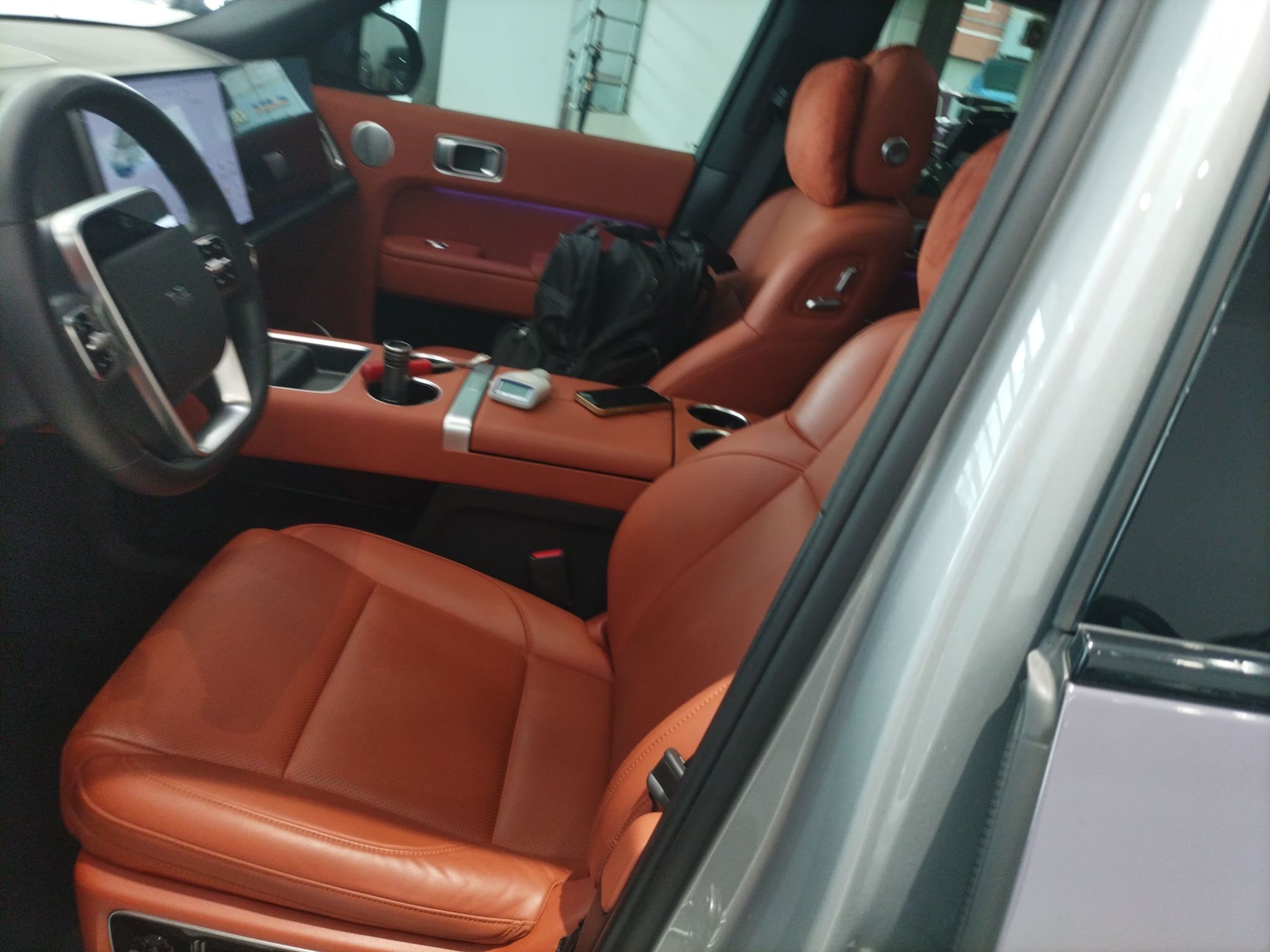 Переднее сиденье в автомобиле