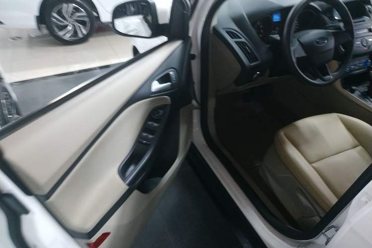 Used Ford Focus 2015 Sedan 1.6L Automatic Comfort Model
