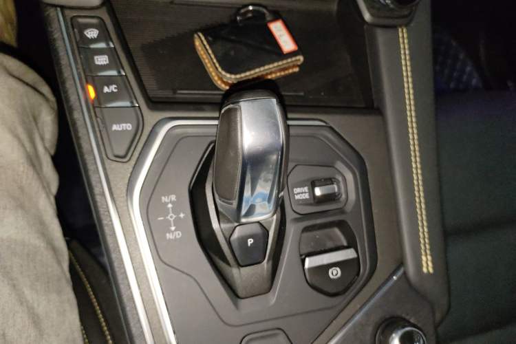 Used Lynk & Co 01 2023 2.0TD Two-Wheel Drive Pro Trim Gear Lever