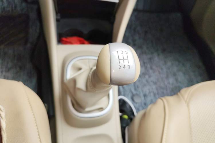 Used Nissan Sylphy 2016 Classic 1.6XE Manual Leading Edition Gear Lever