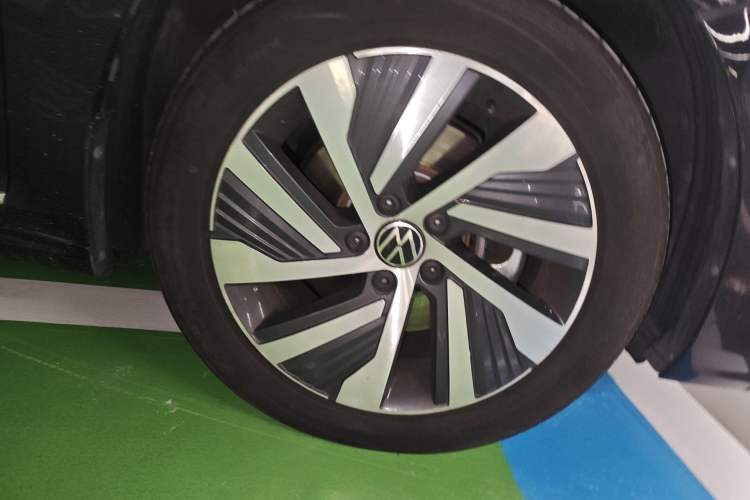 Used Volkswagen Passat New Energy 2022 430 PHEV Hybrid Elite Edition Right Front Wheel Hub