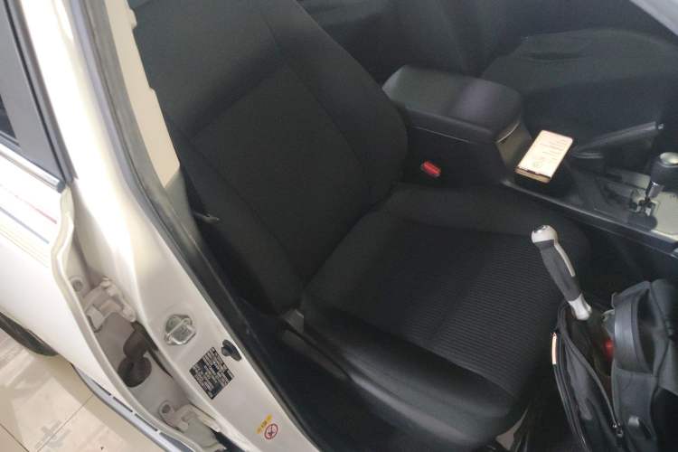 Used Toyota RAV4 2015 2.0L CVT Two-Wheel Drive Fashion Edition Right Front Seat