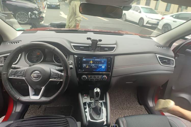 Used Nissan Qashqai 2019 2.0L CVT Luxury Edition Center Console
