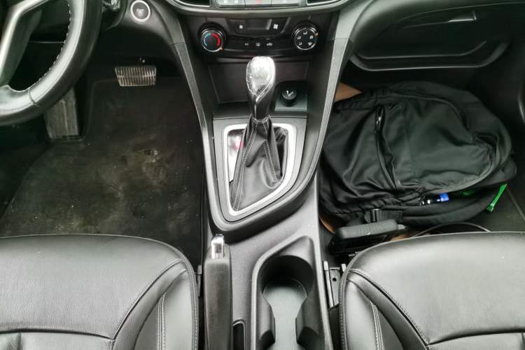 Used Buick GT 2018 18T Automatic Elite Model Gear Lever