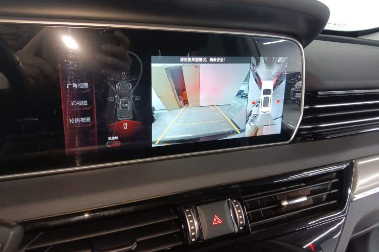 Used Hongqi HS5 2022 Facelifted Version 2.0T Smart Connect Flagship All-Wheel-Drive Edition Audio And AC Panel