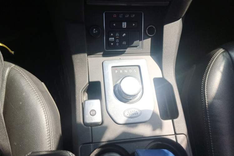 Used Land Rover Discovery 2014 3.0 SDV6 HSE Diesel Edition Gear Lever