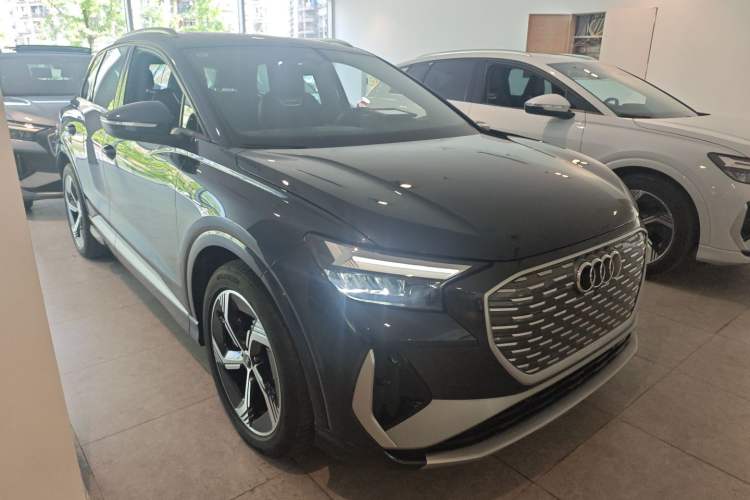 Used Audi Q4 e-tron 2024 40 e-tron Boundary Edition Front Right 45 Deg