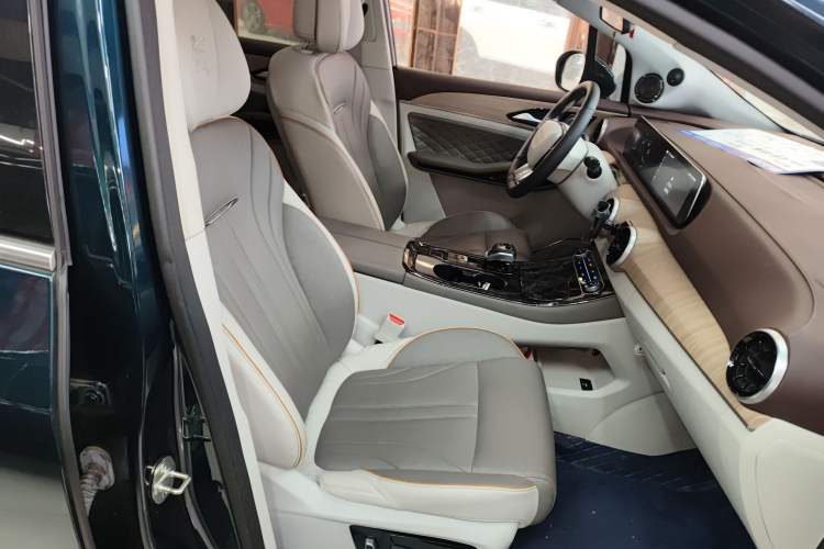 Used FORTHING Yacht 2022 1.5T DCT Chasing-the-Waves Edition Right Front Seat