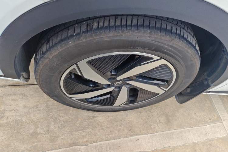 Used CHANGAN NEVO Q05 2024 Truly Delicious Version 125" Beyond-Performance Model CATL Left Front Wheel Hub