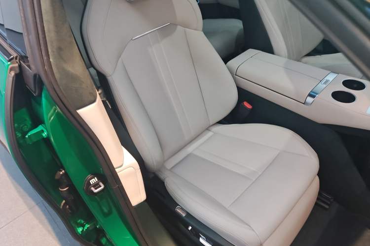 Used Xiaomi Auto YU7 2025 Ultra-Long Range High-Performance All-Wheel-Drive Max Edition
