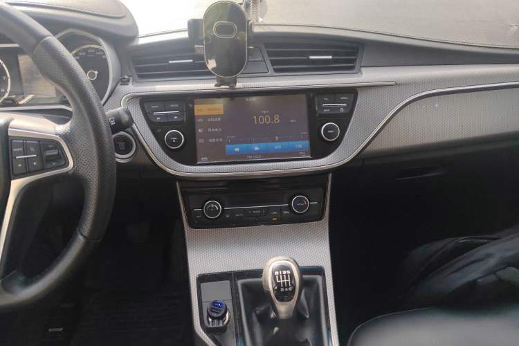 Used Geely Auto Emgrand GS 2016 Elegant Edition 1.8L Manual LingShang Model Audio And AC Panel